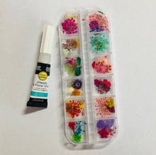 Load image into Gallery viewer, Keychain / Zipper Pull Flower Heart Creations
